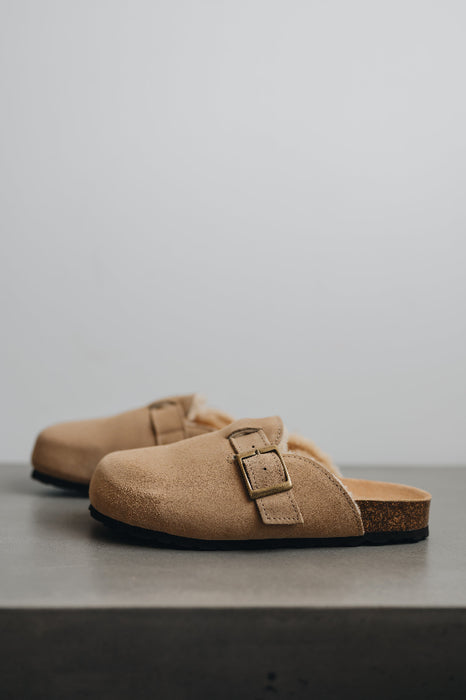 Side view of the baba tabac clog and its cork sole