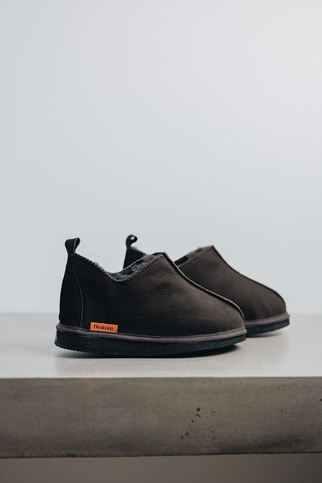 Dark brown coloured ankle-high men’s sheepskin slipper - Henry profile view
