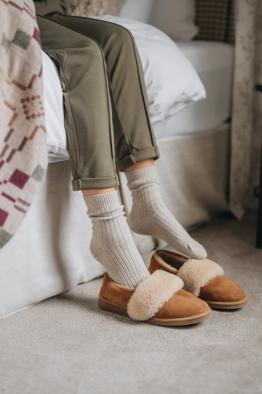Heatons women’s slipper boots made from luxurious sheepskin for year-round wear and luxury. 