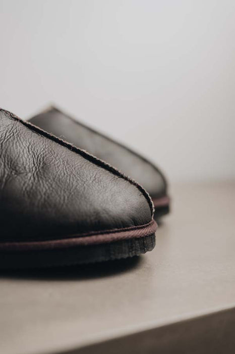 Nappa coffee coloured loafer style sheepskin slipper - Willow close up of toe post