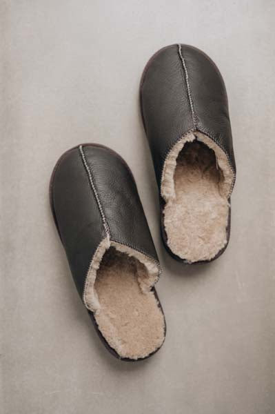 Birds eye view of the nappa coffee women's sheepskin mule slipper called Willow.
